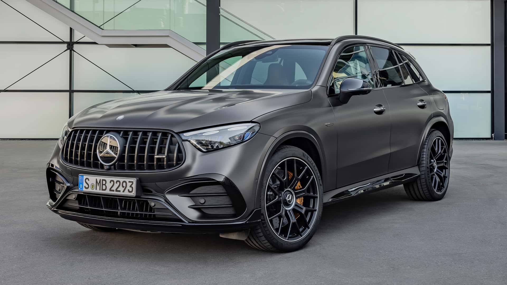 الكشف عن مرسيدس بنز GLC63 AMG SE بروفورمانس الجديدة كليا – بقوة 680 حصان